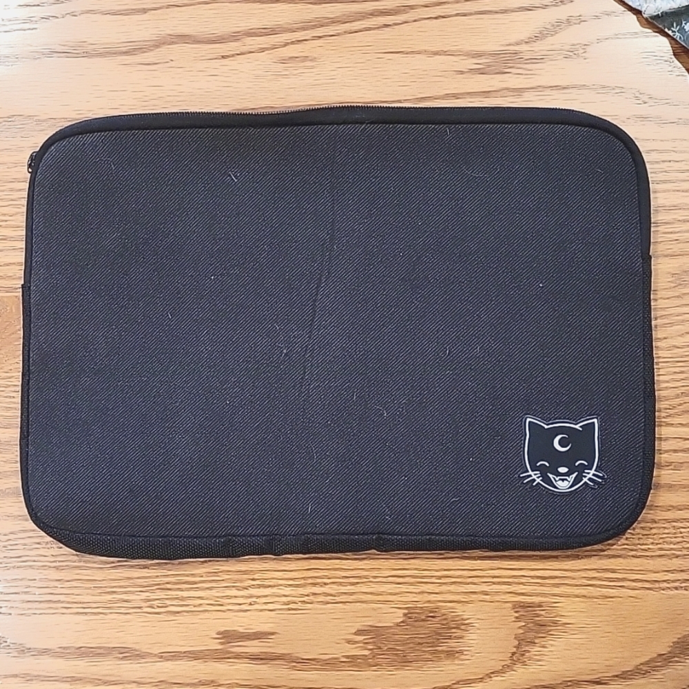 DropDead clothing co laptop/macbook case
